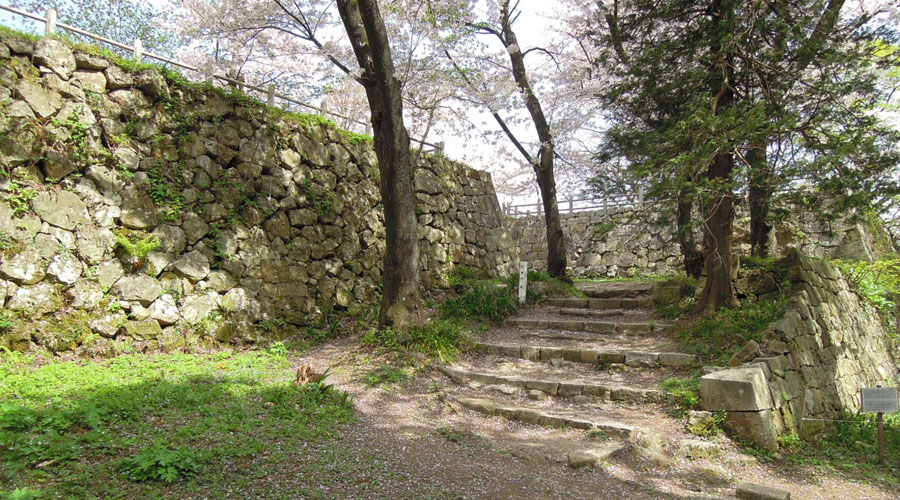 The Ruines of Murakami Castle