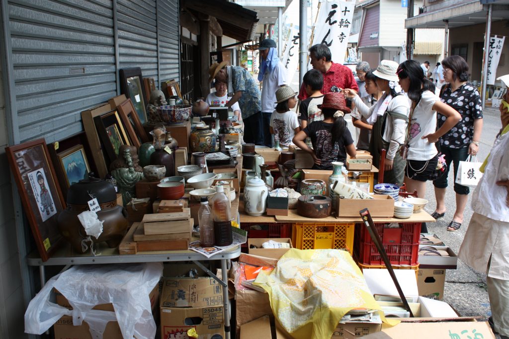 えんま堂の骨董市｜村上市観光協会 -鮭・酒・人情 むらかみ-