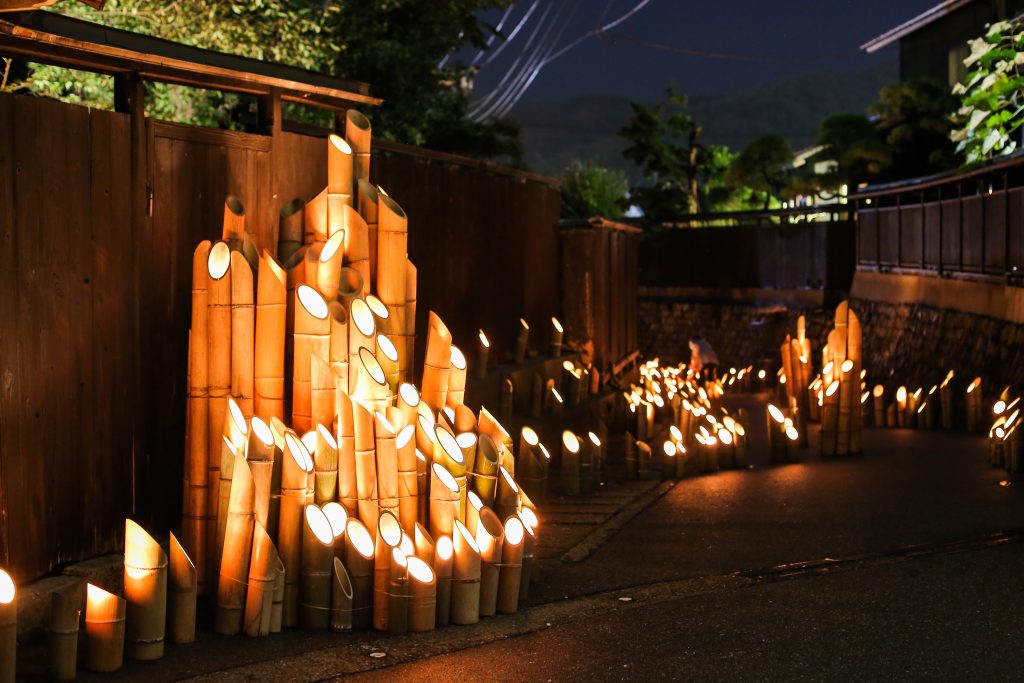 灯籠 むらかみ宵の竹灯籠まつり（割烹 新多久前）｜村上市観光協会 -鮭・酒